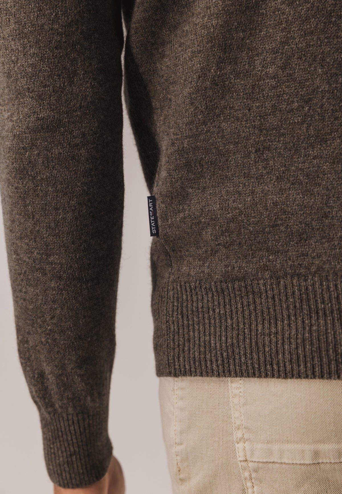 Pull en laine d’agneau à col en V
