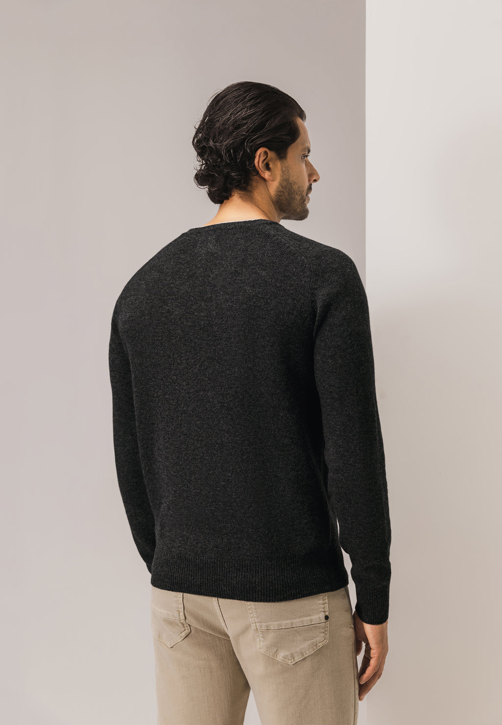 Pull en laine d’agneau à col en V
