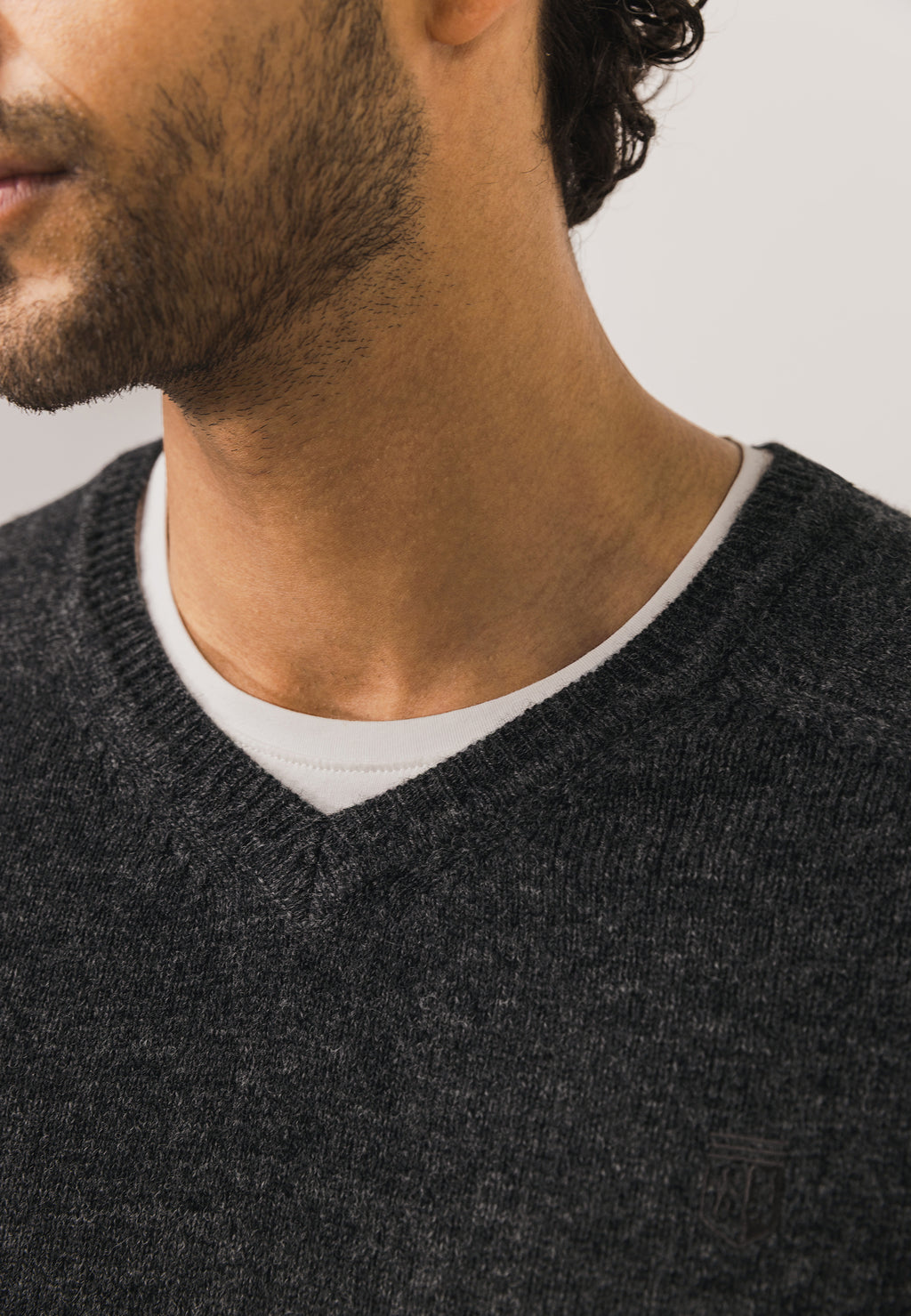 Pull en laine d’agneau à col en V