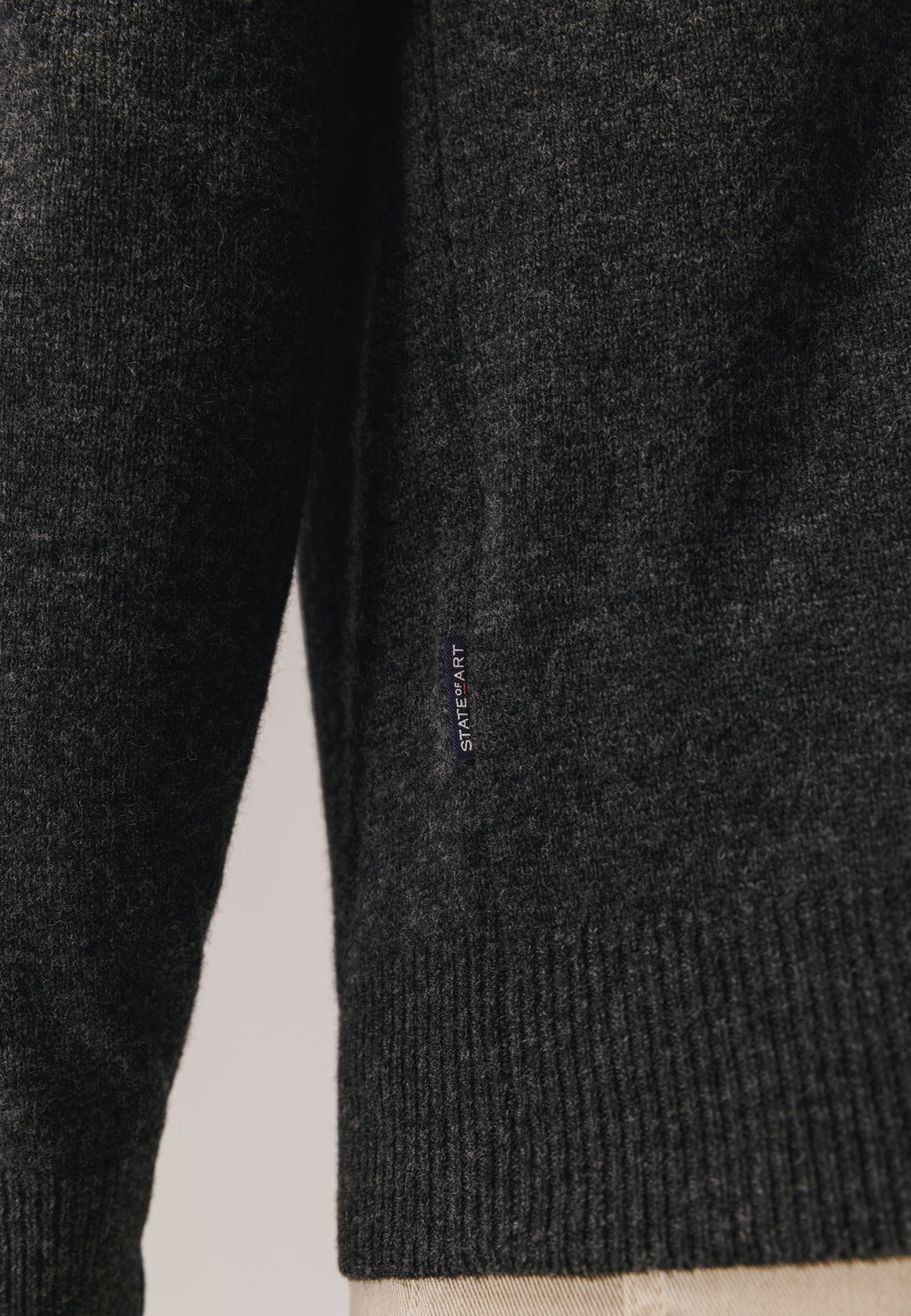 Pull en laine d’agneau à col en V