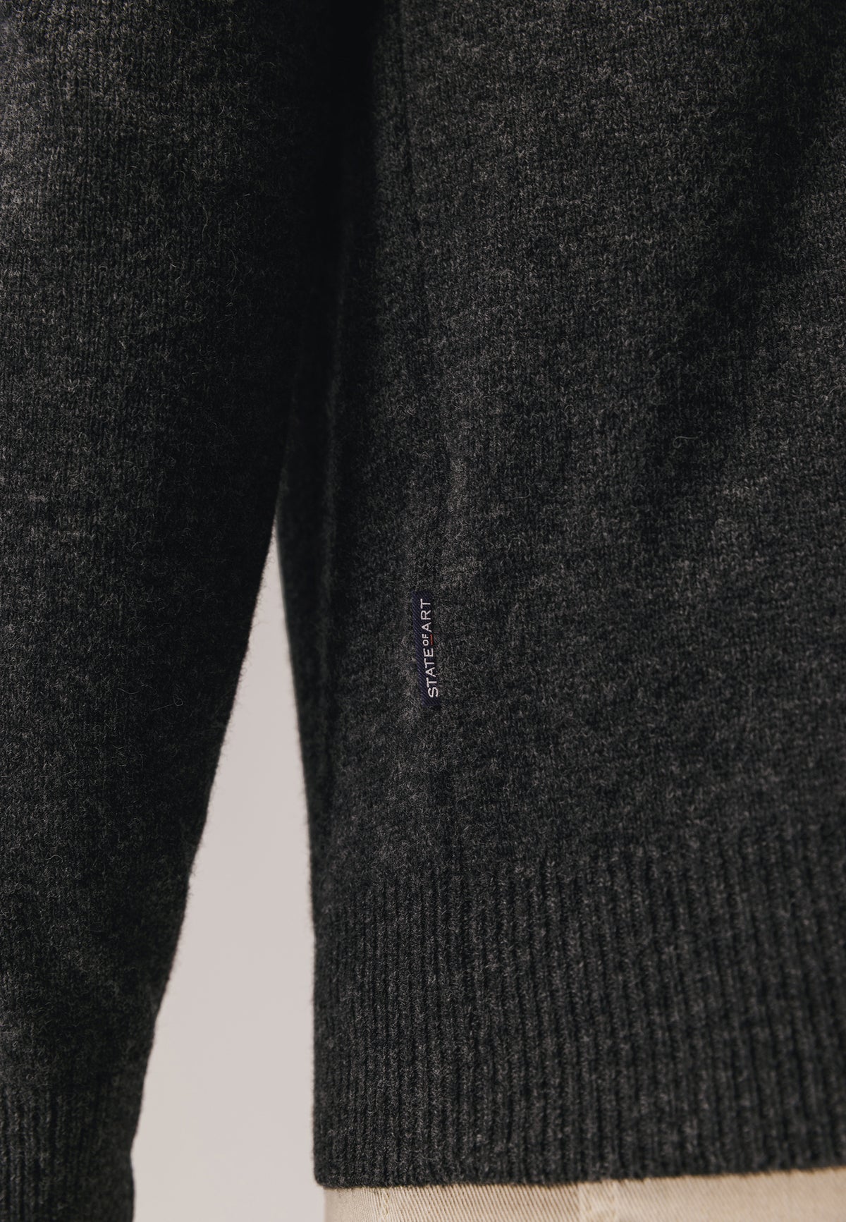 Pull en laine d’agneau à col en V