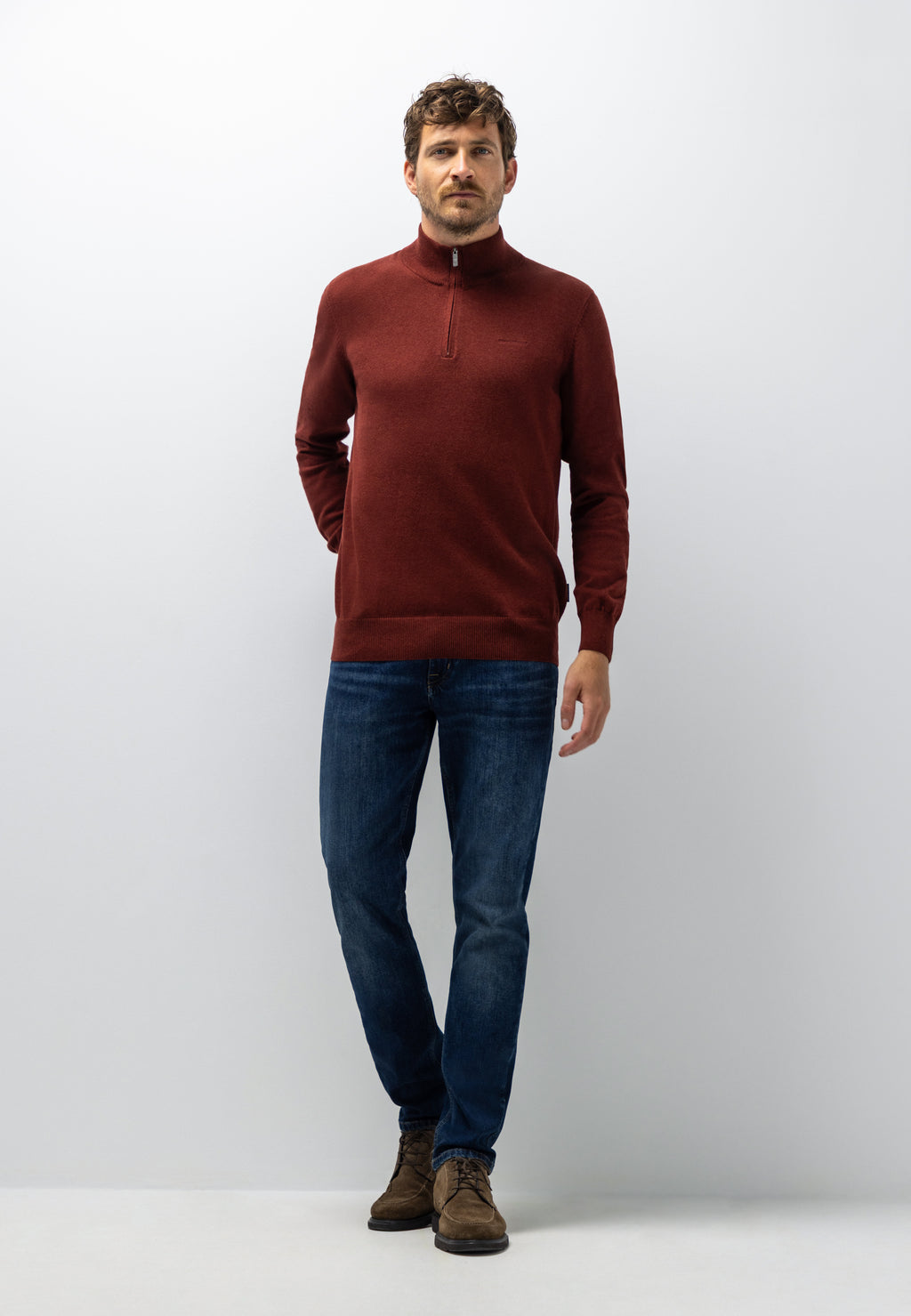Pull avec demi-zip et broderie