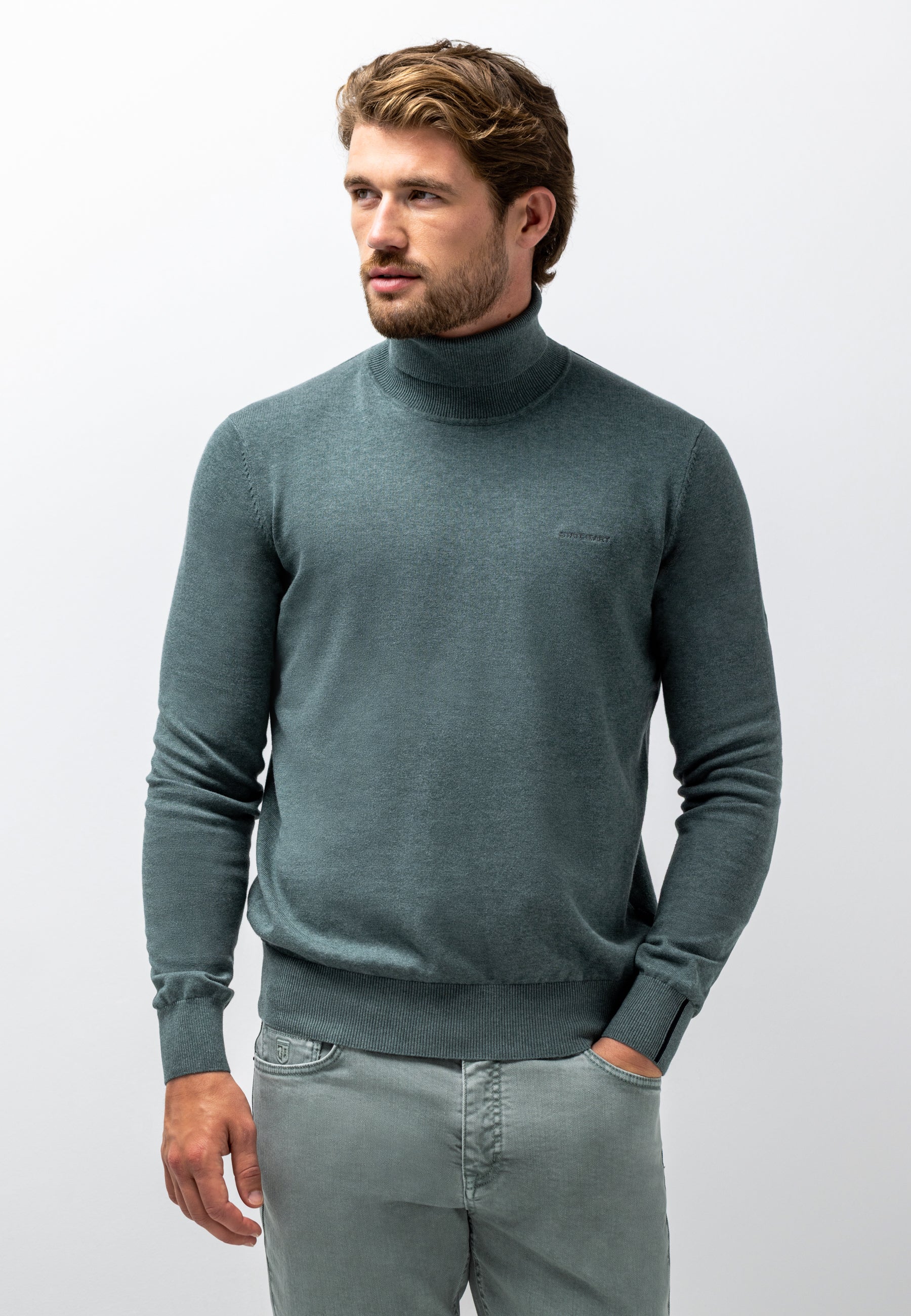Pull fin en coton à col roulé
