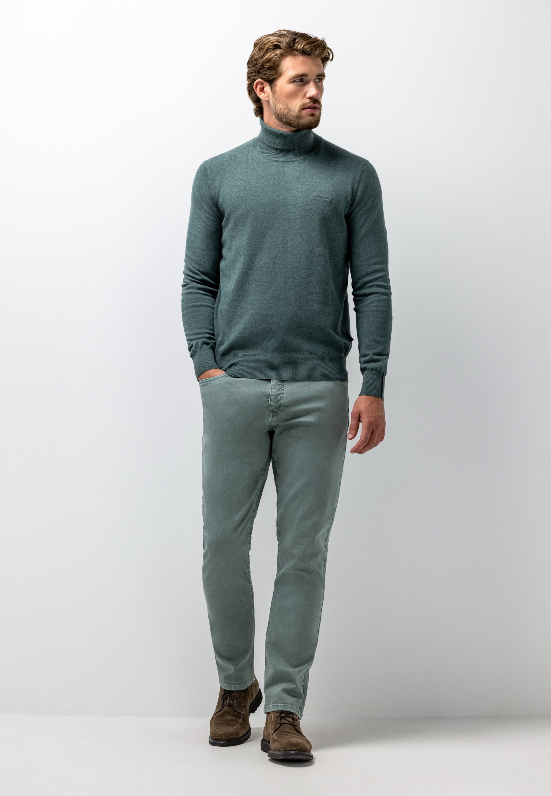 Pull fin en coton à col roulé