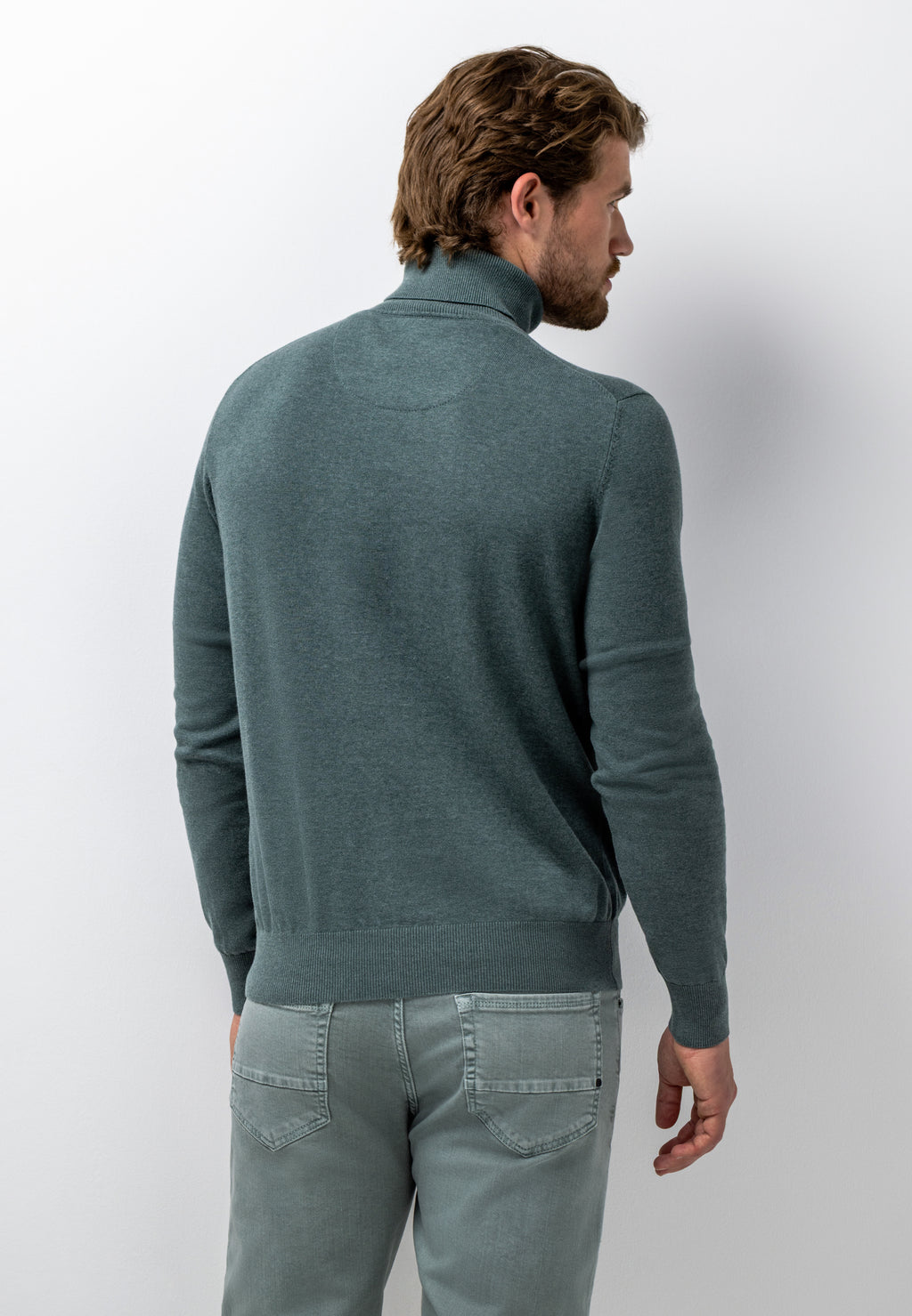 Pull fin en coton à col roulé