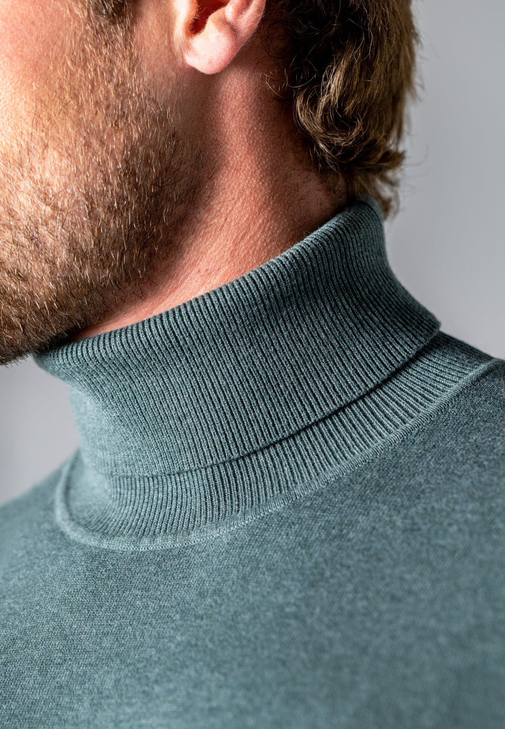Pull fin en coton à col roulé