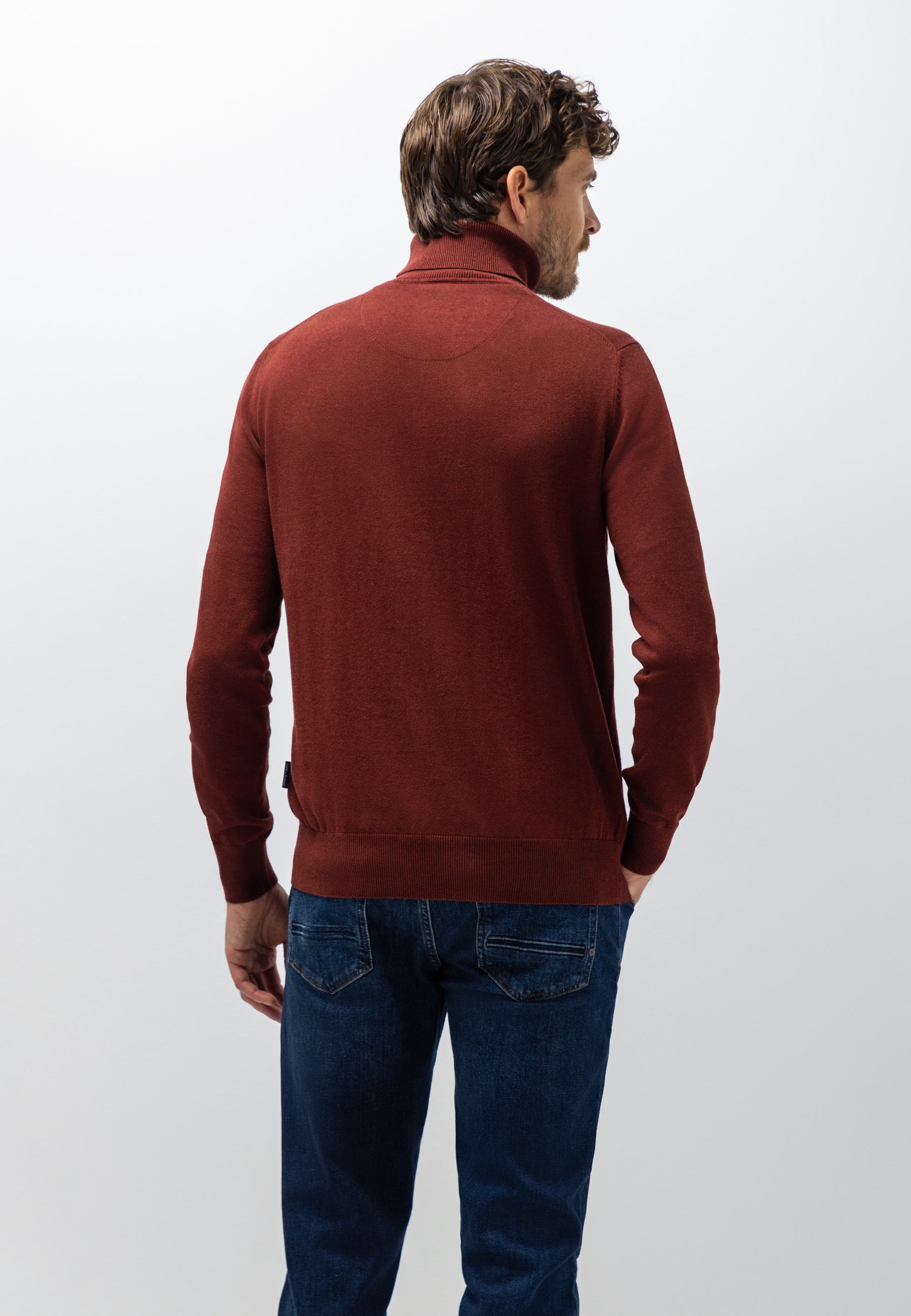 Pull fin en coton à col roulé
