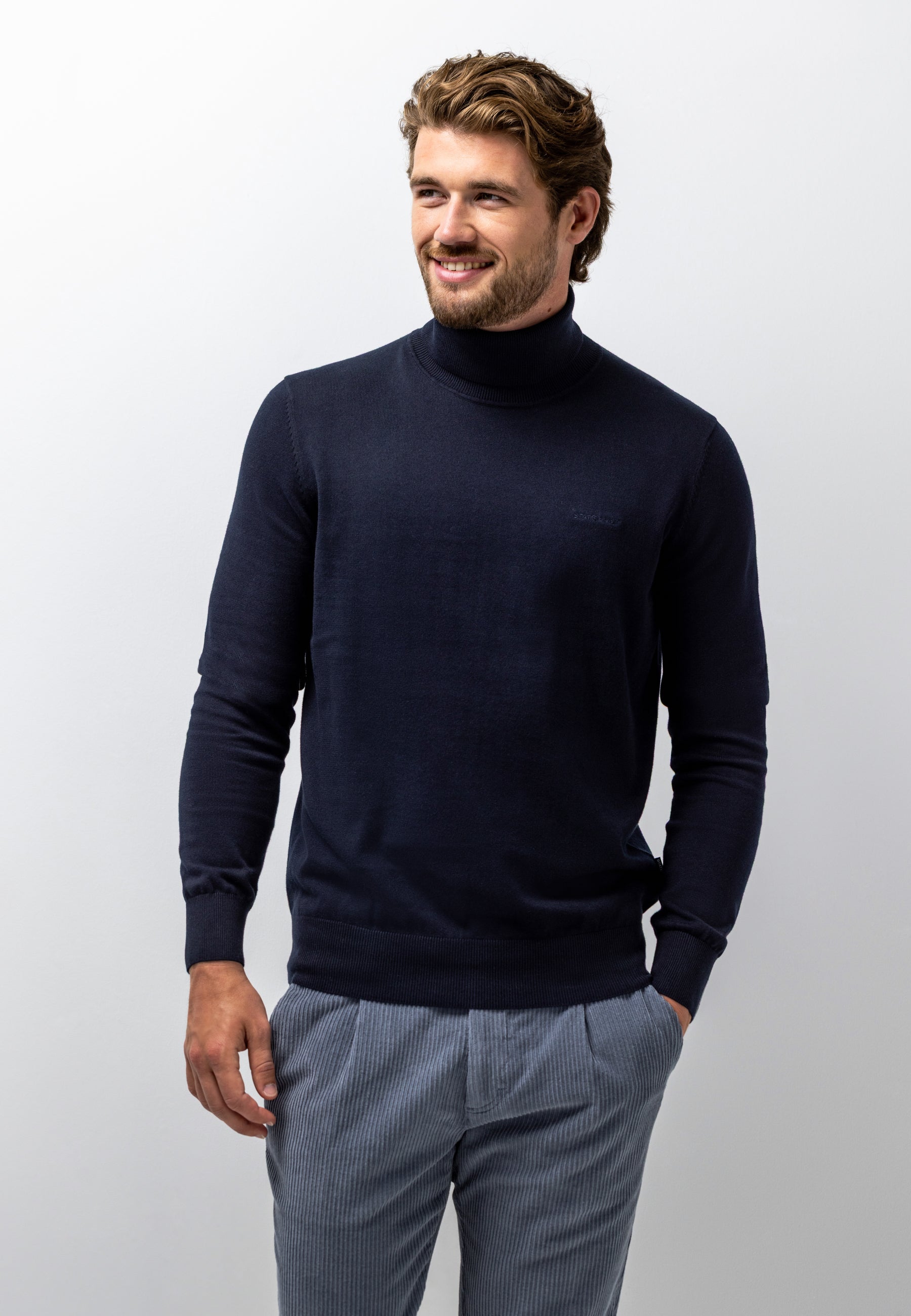 Pull fin en coton à col roulé