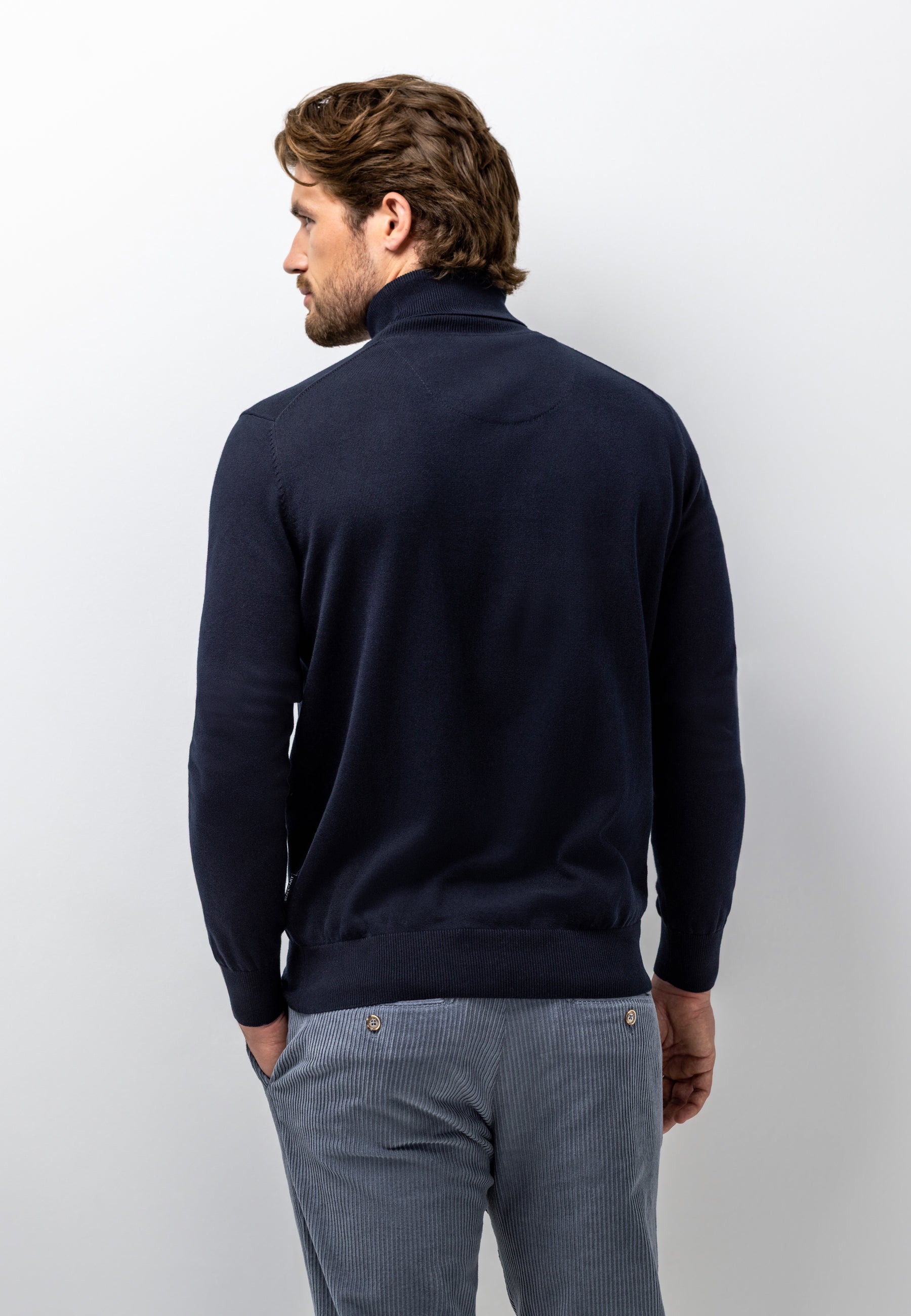 Pull fin en coton à col roulé