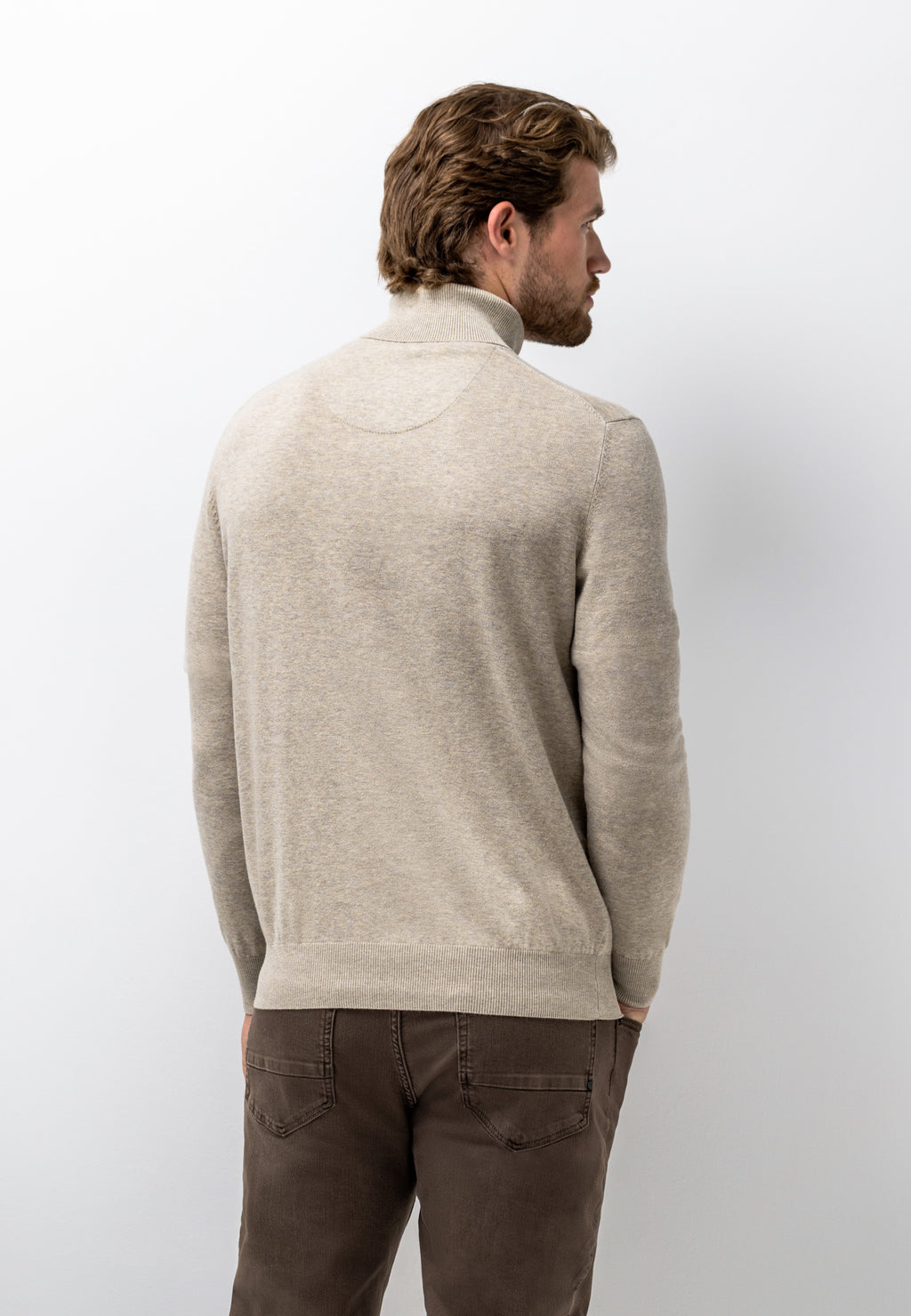 Pull fin en coton à col roulé