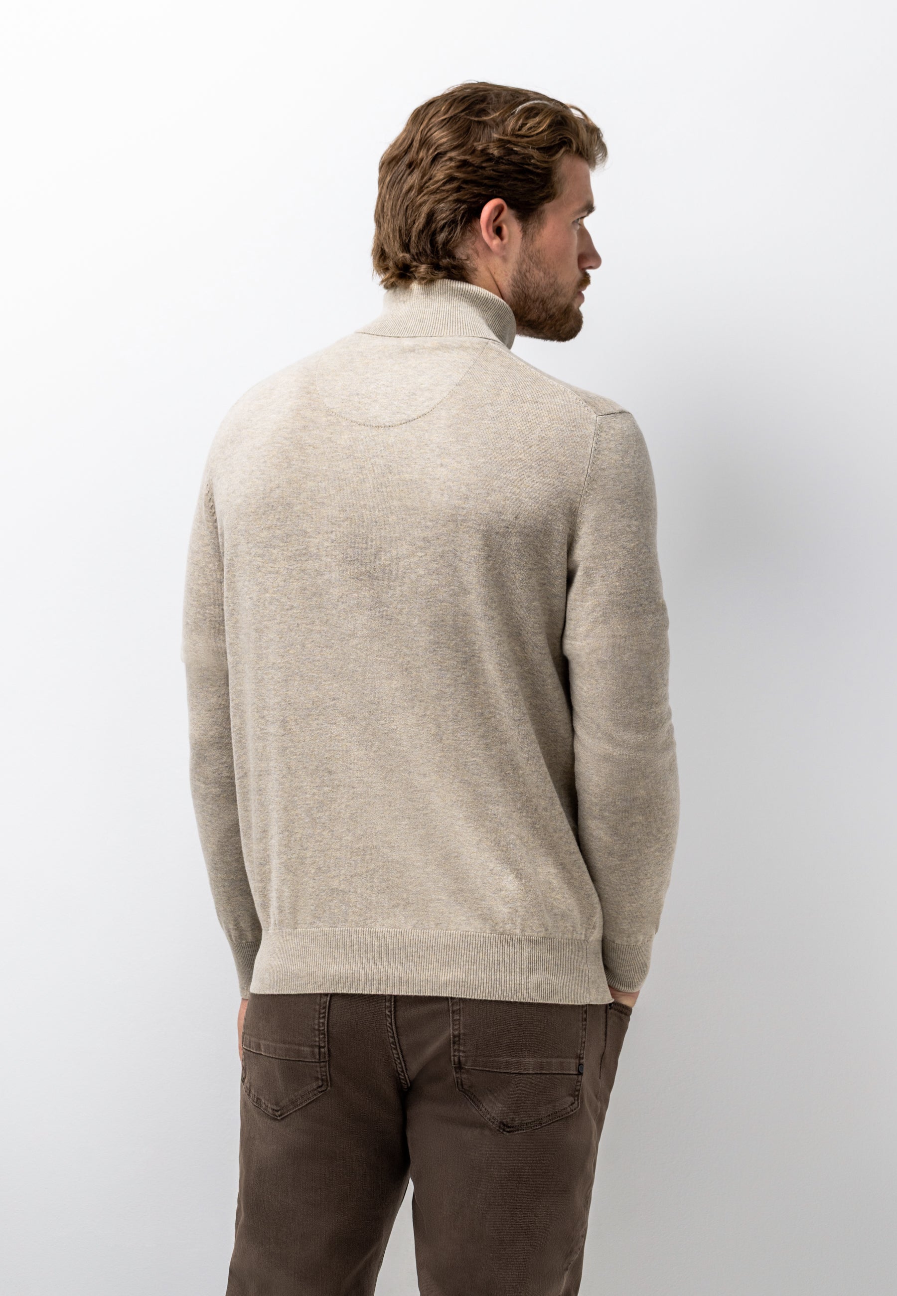 Pull fin en coton à col roulé