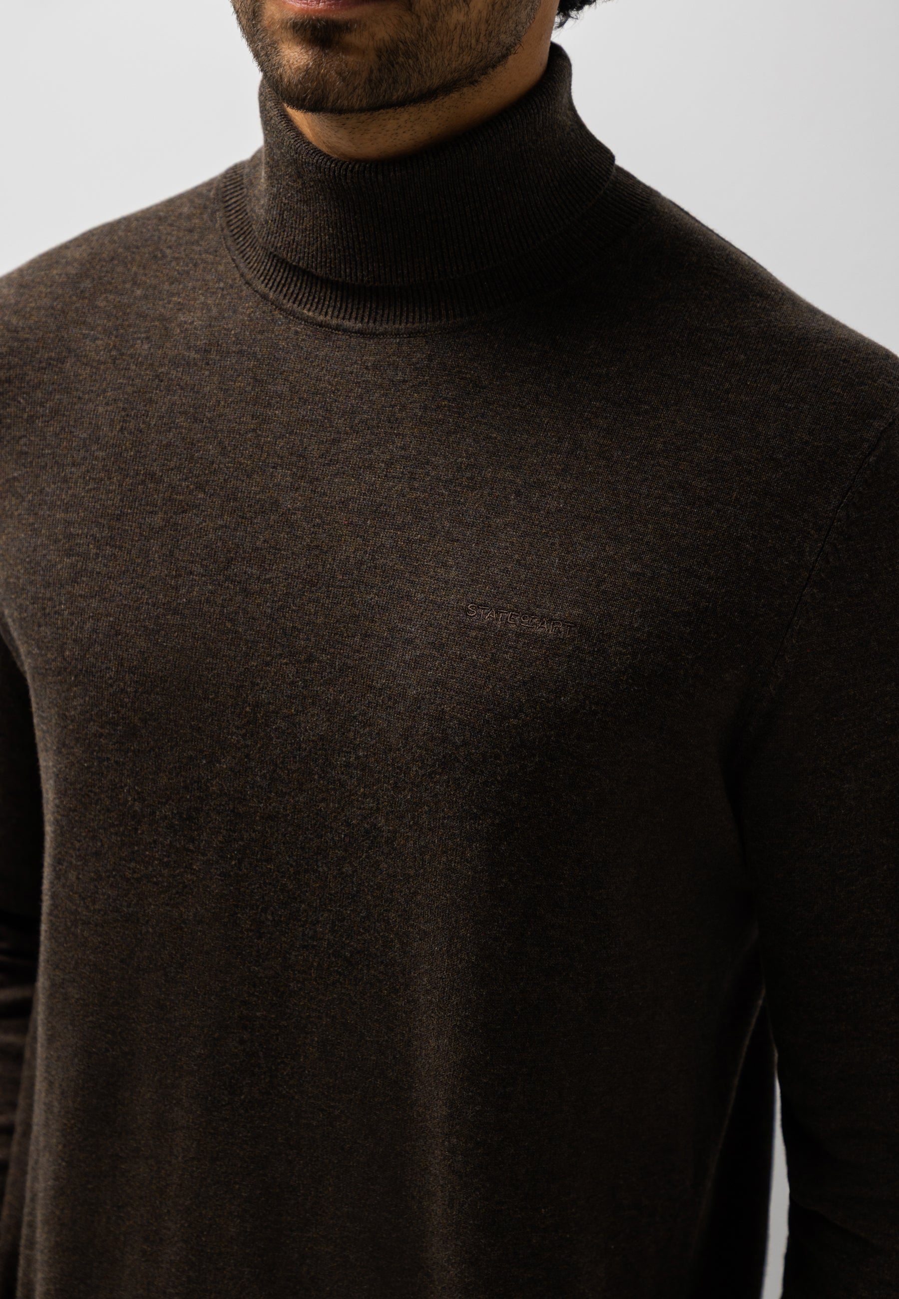 Pull fin en coton à col roulé