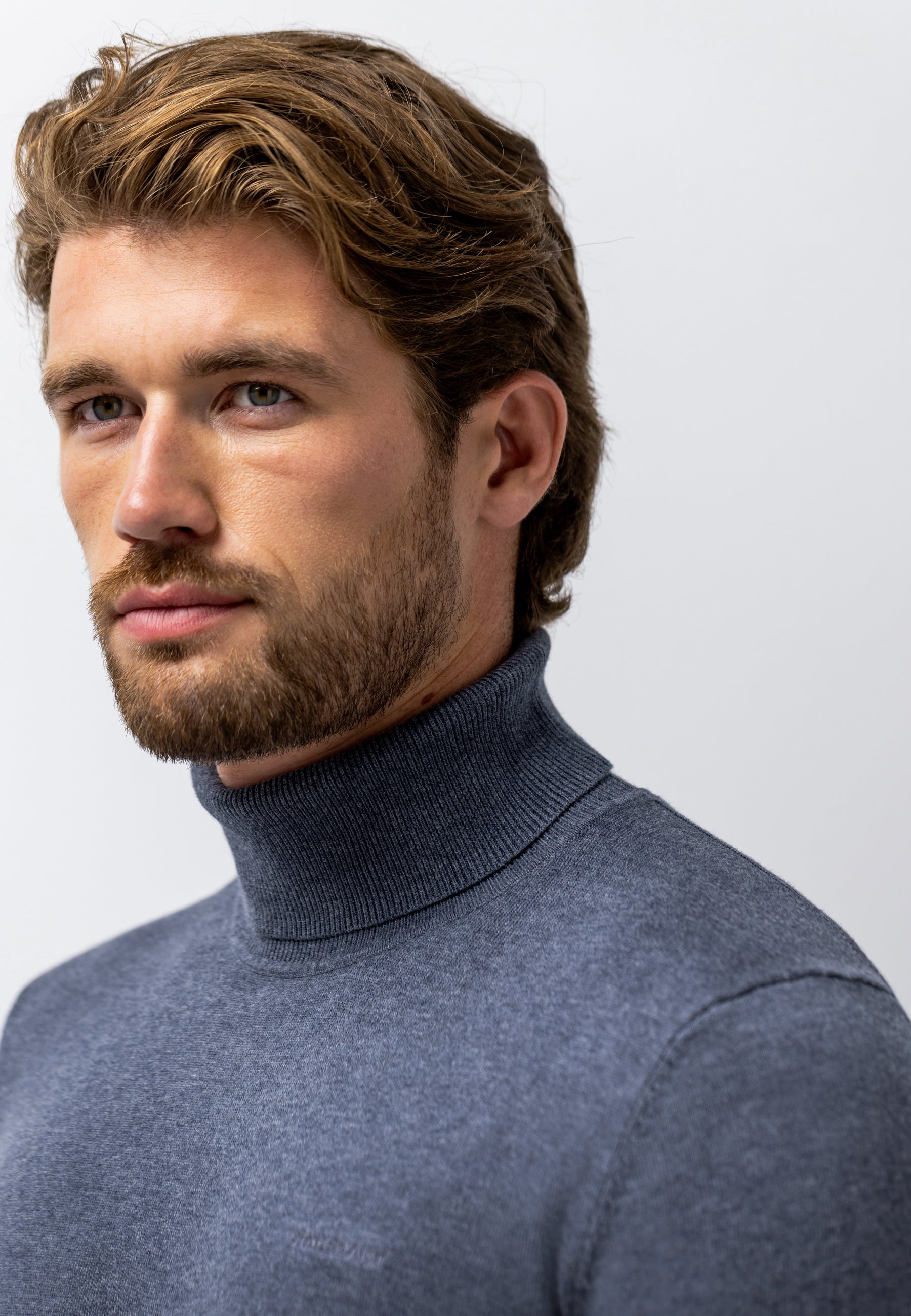 Pull fin en coton à col roulé