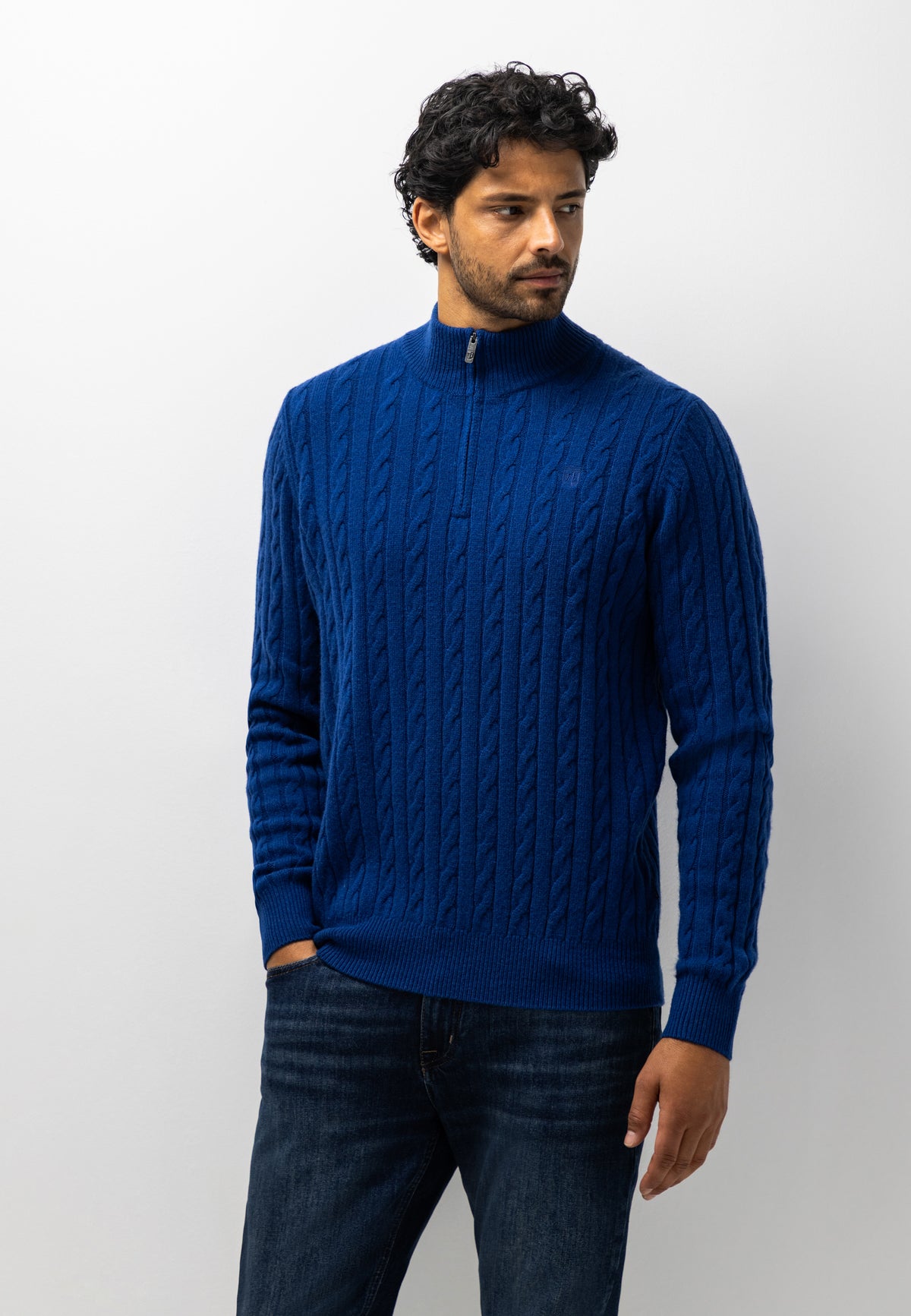 Pull en maille torsadée à col zippé