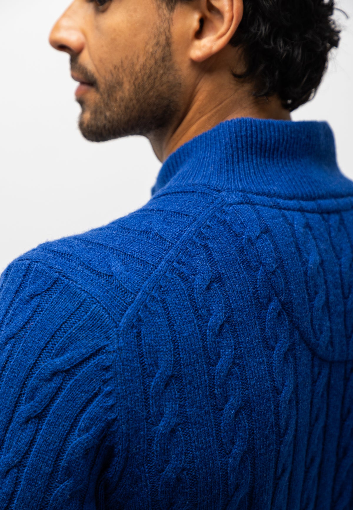 Pull en maille torsadée à col zippé