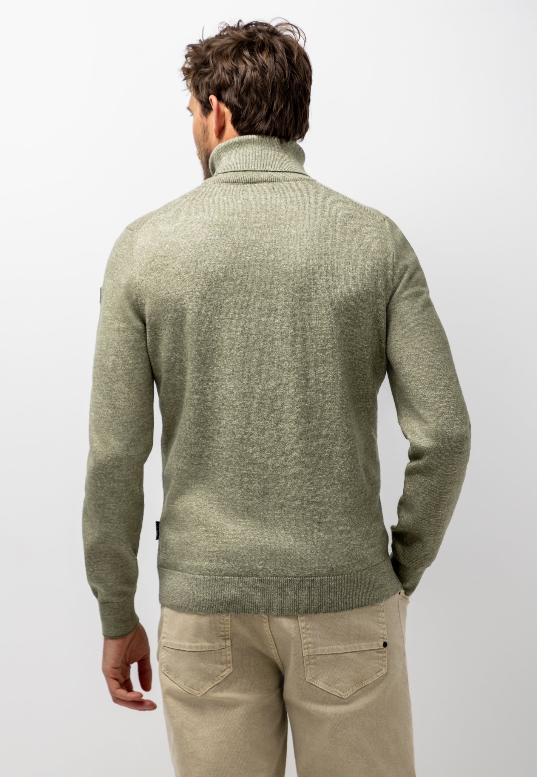 Pull à col roulé avec du coton biologique