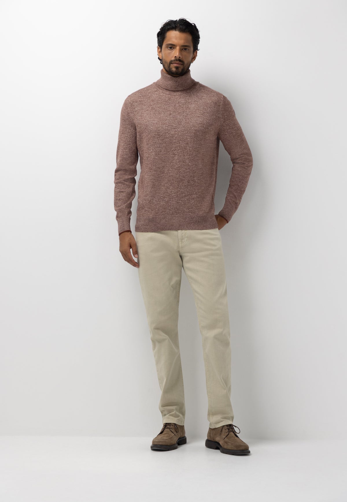 Pull à col roulé avec du coton biologique