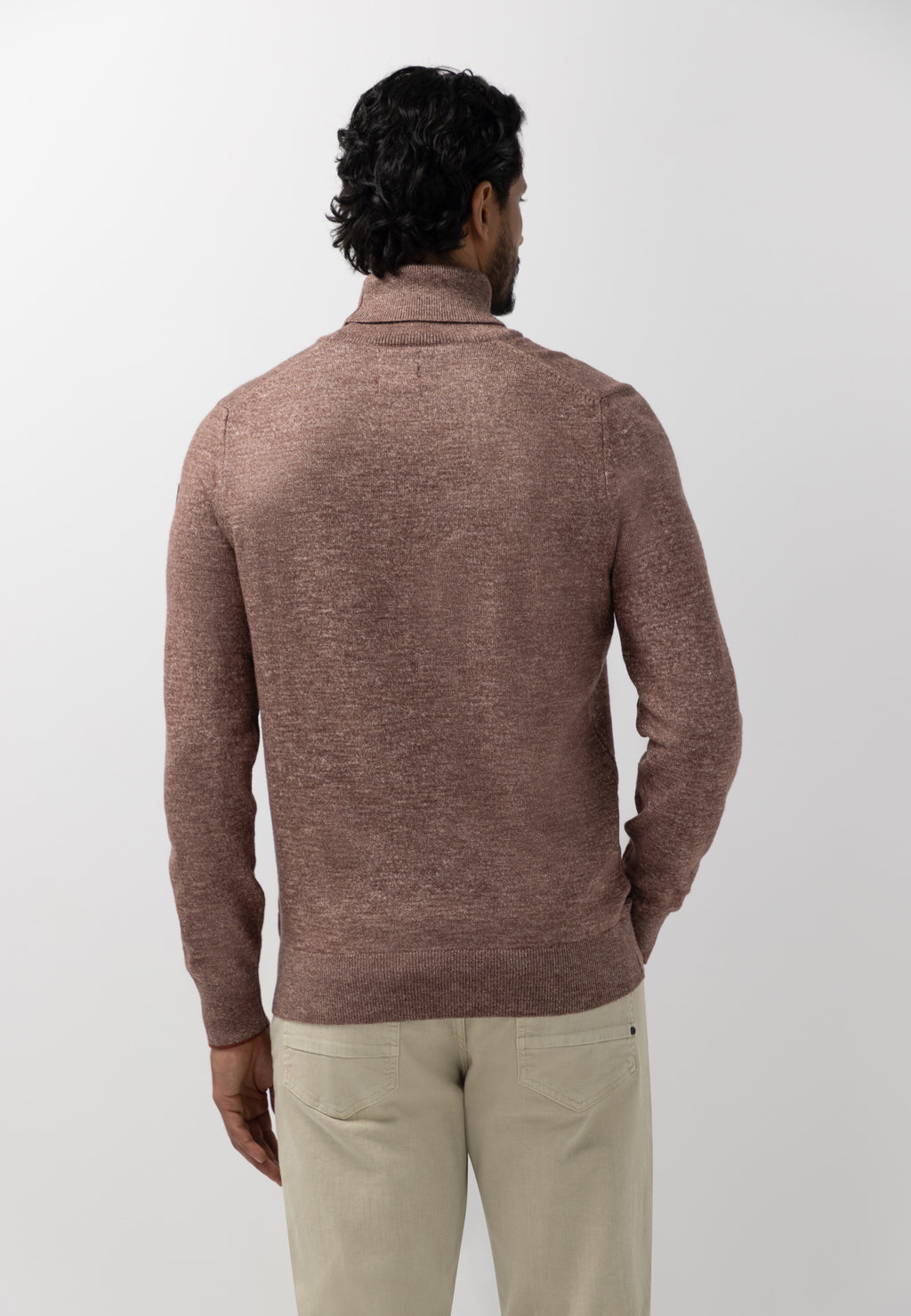 Pull à col roulé avec du coton biologique