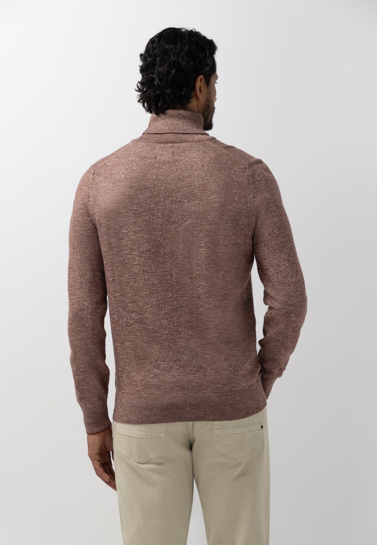 Pull à col roulé avec du coton biologique