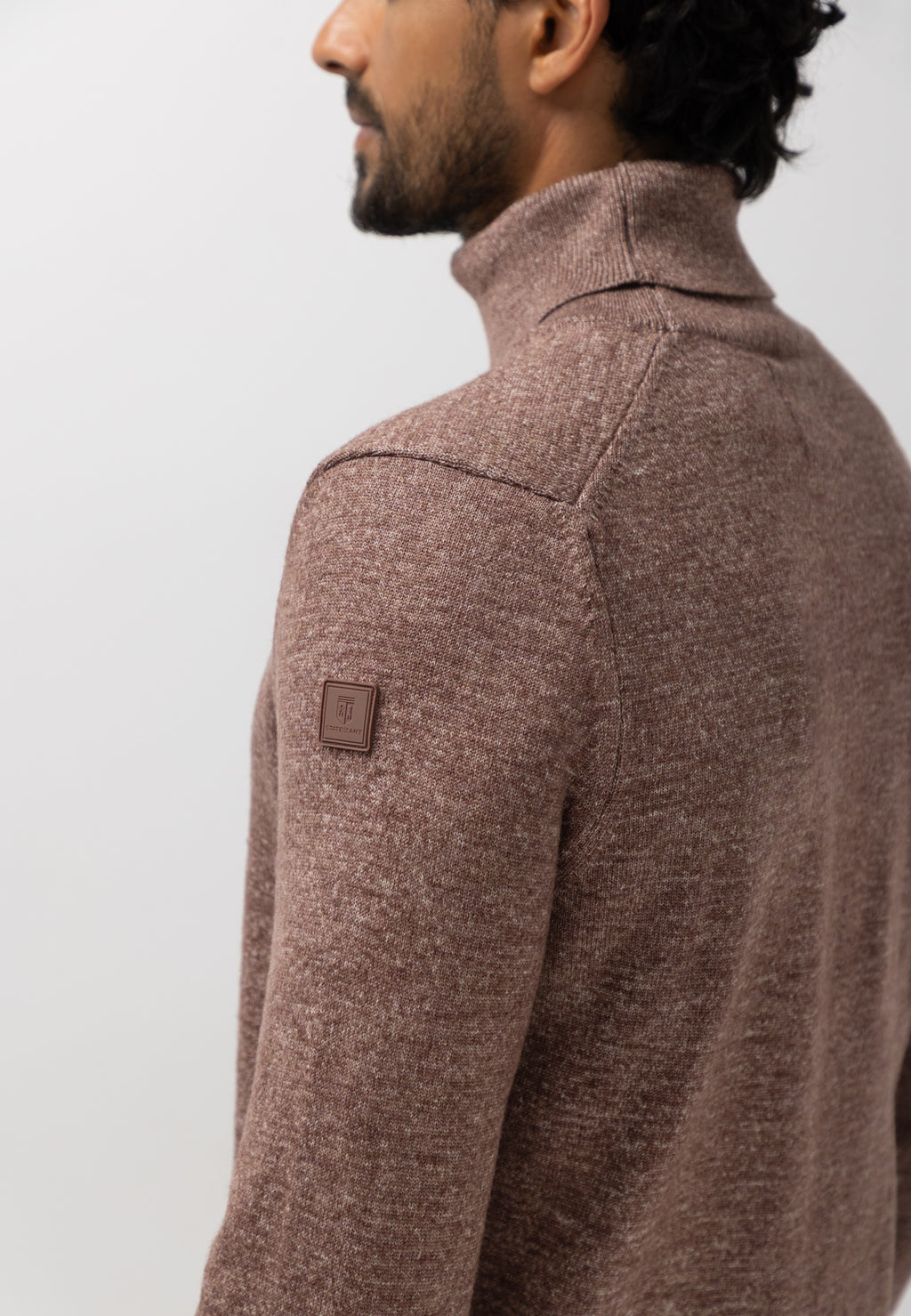 Pull à col roulé avec du coton biologique