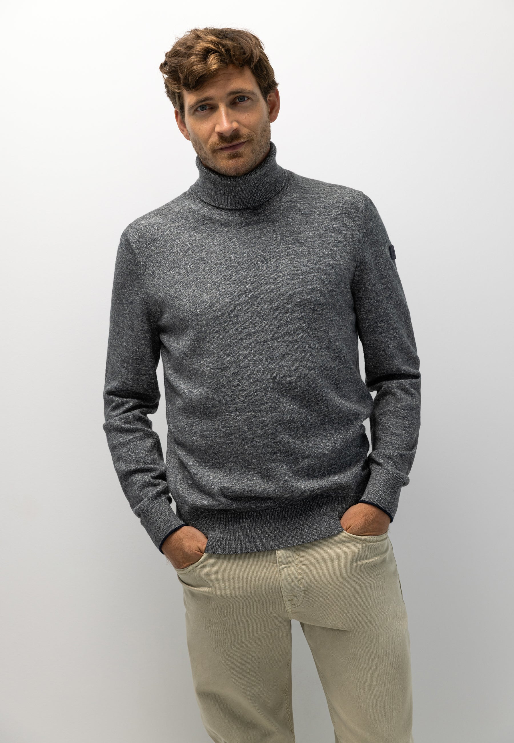 Pull à col roulé avec du coton biologique