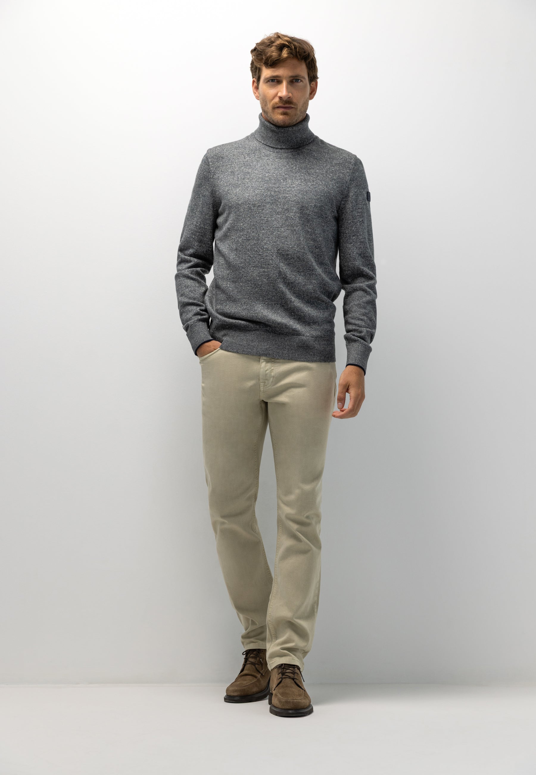 Pull à col roulé avec du coton biologique