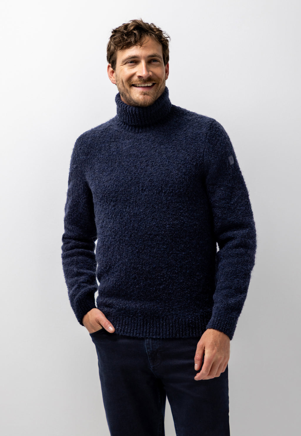 Pull en fil bouclé à col roulé