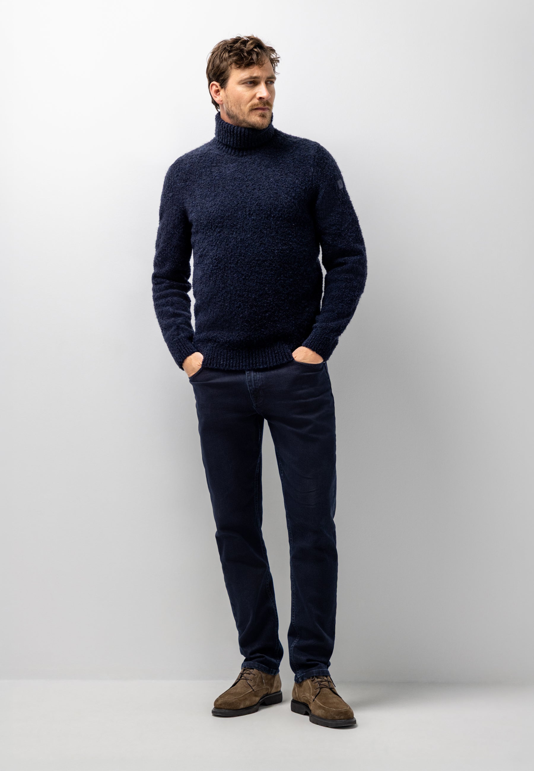 Pull en fil bouclé à col roulé