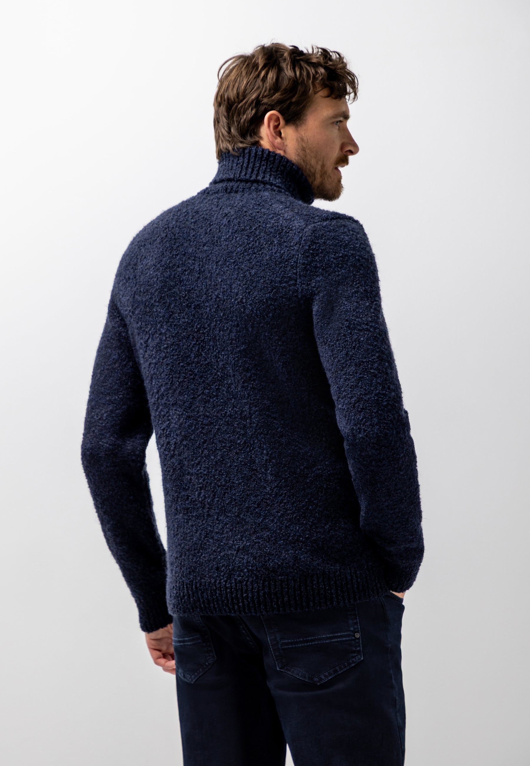 Pull en fil bouclé à col roulé