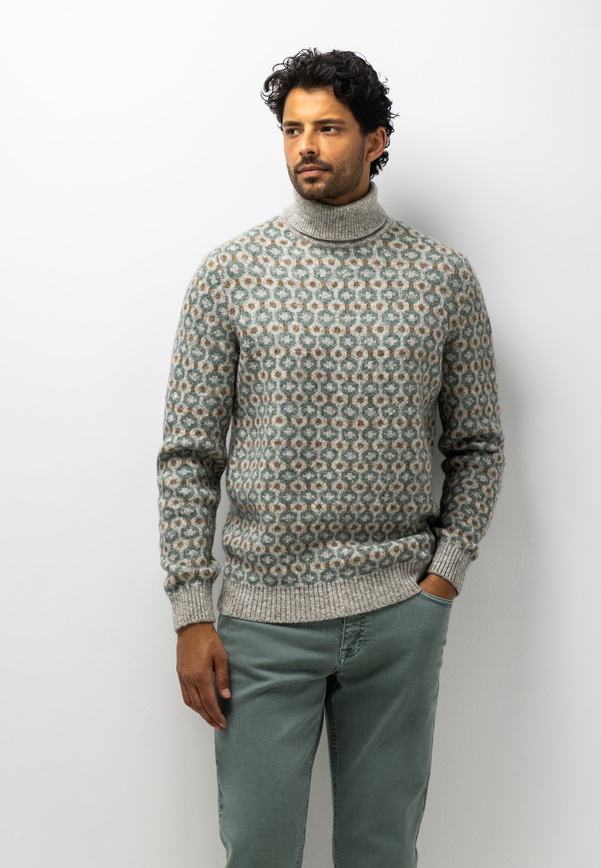 Pull à col roulé avec du coton biologique