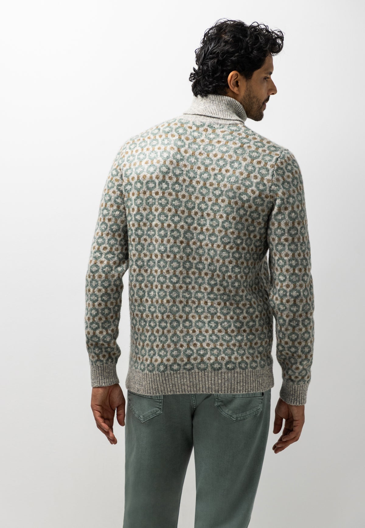 Pull à col roulé avec du coton biologique