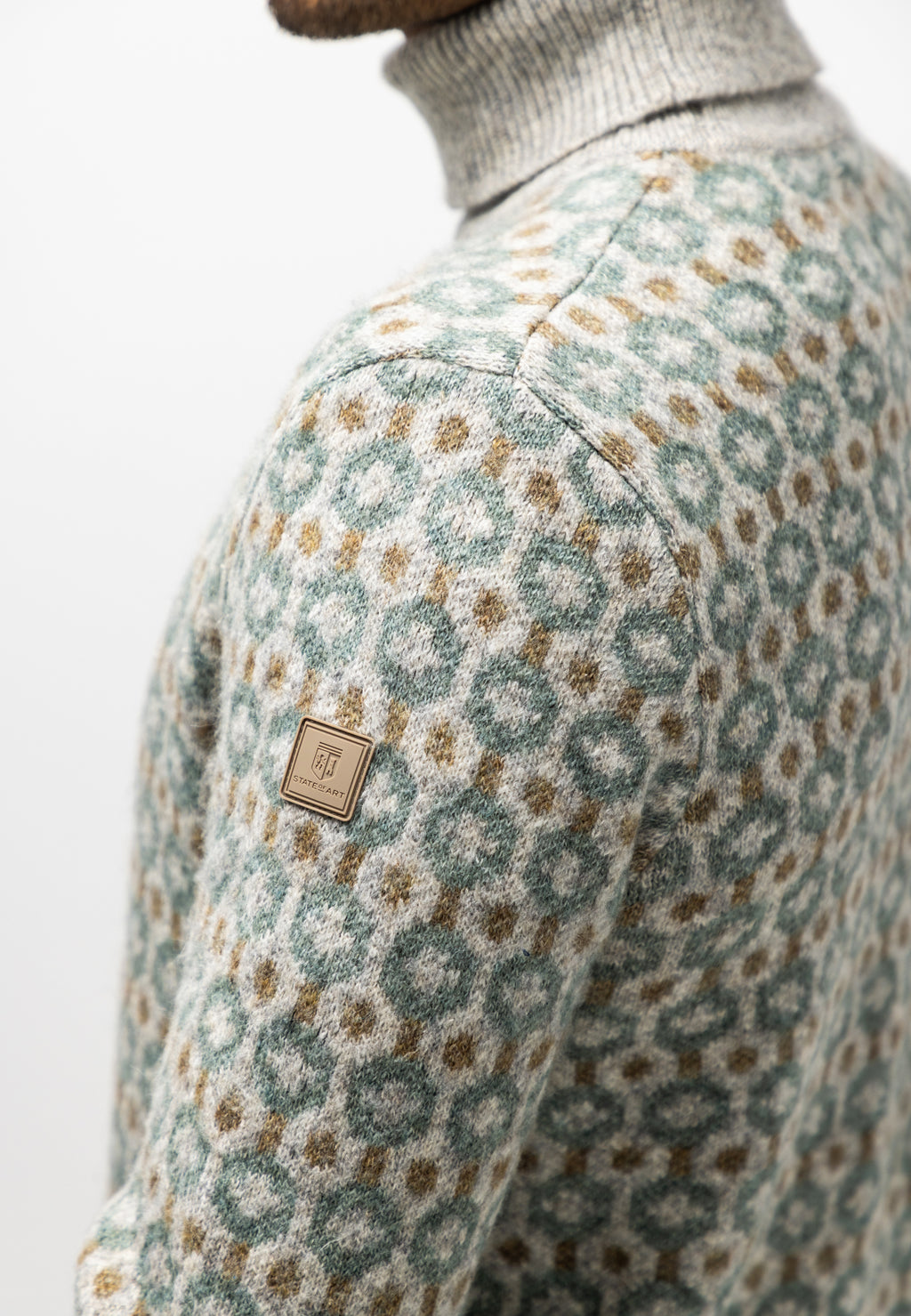 Pull à col roulé avec du coton biologique