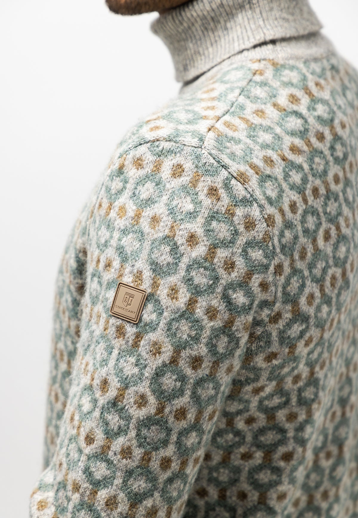 Pull à col roulé avec du coton biologique