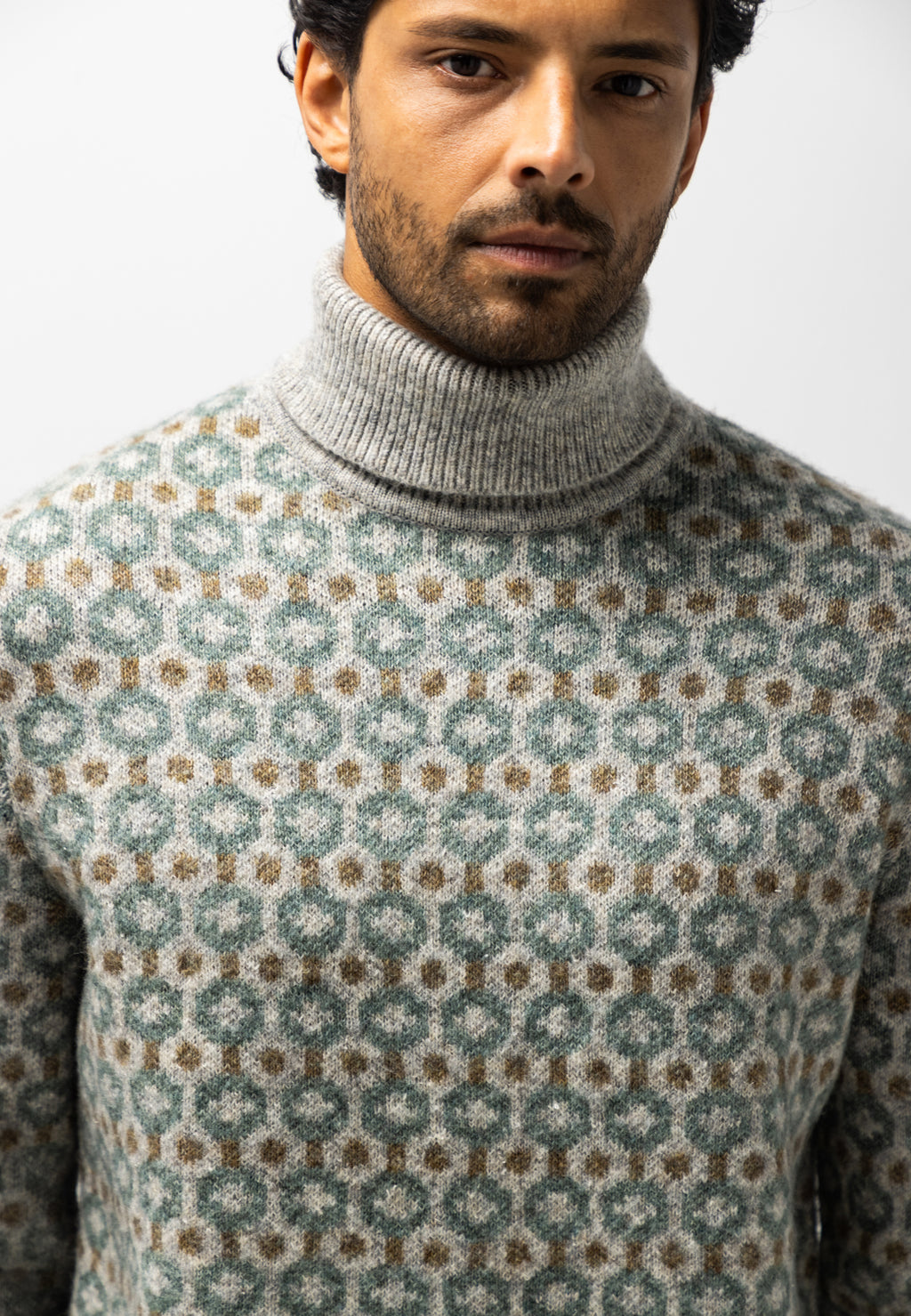 Pull à col roulé avec du coton biologique