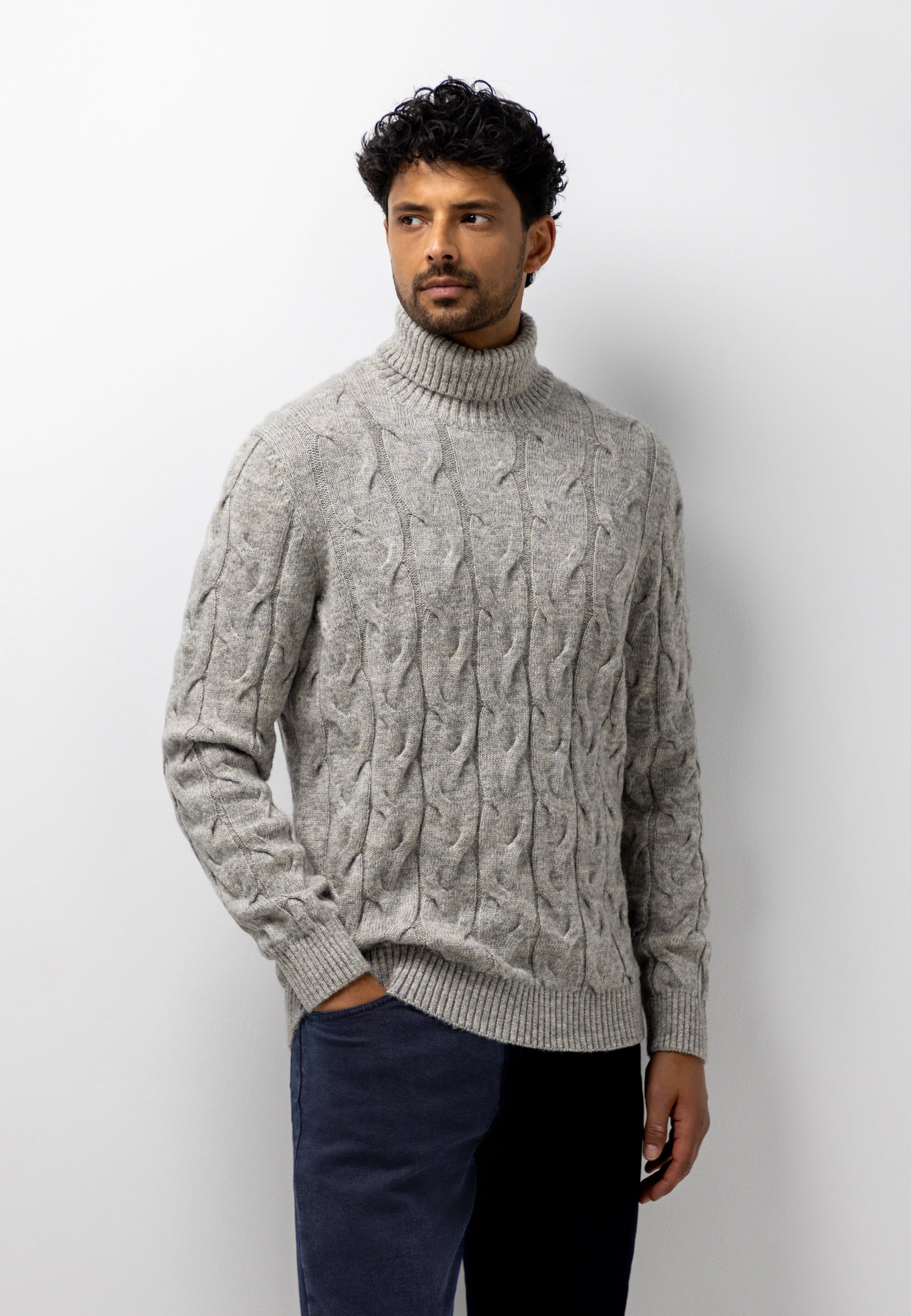 Pull à col roulé à motif torsadé