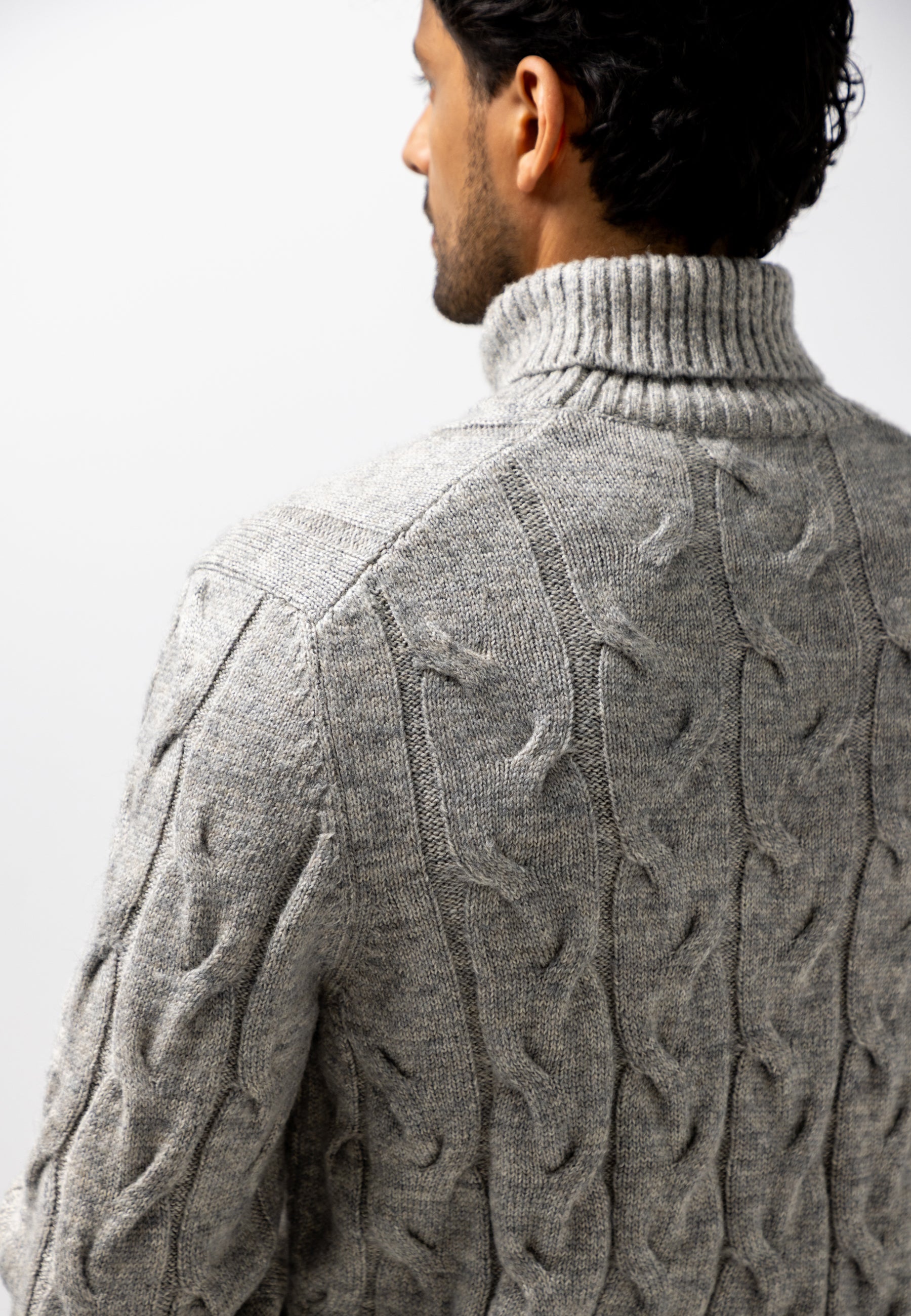 Pull à col roulé à motif torsadé