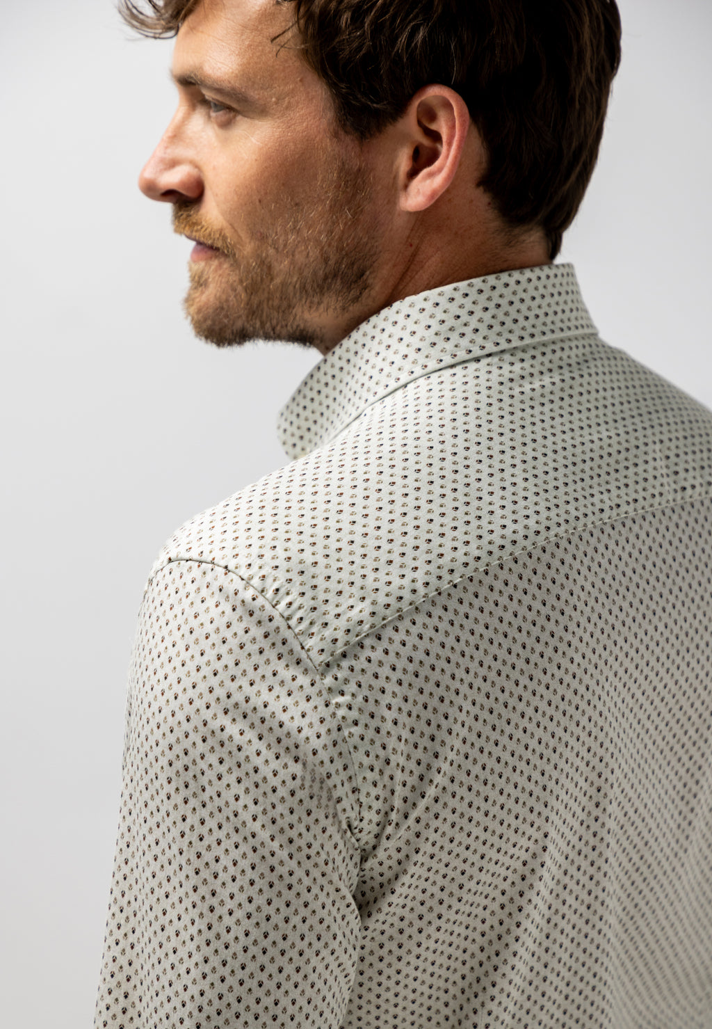Chemise avec imprimé graphique intégral