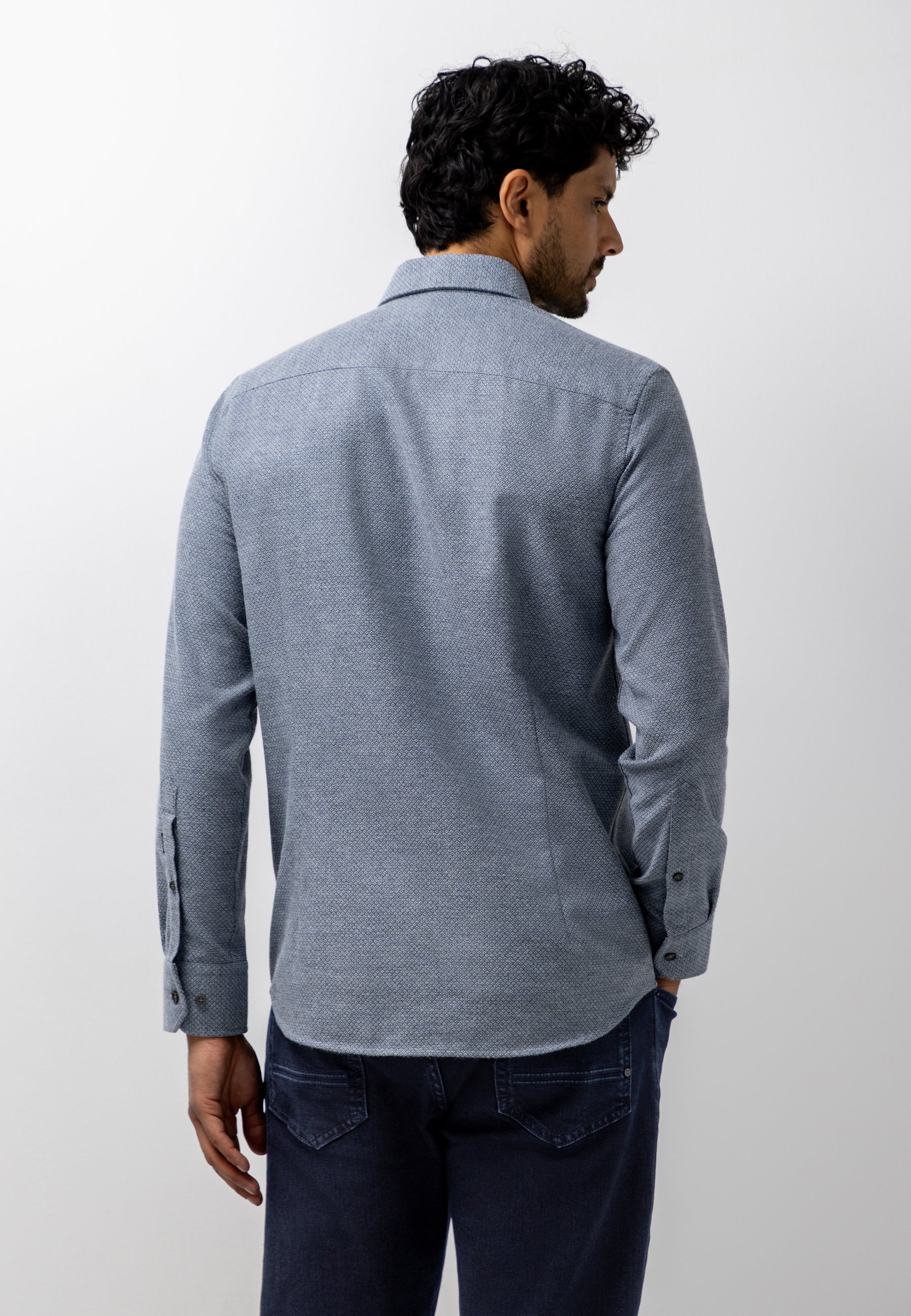 Chemise à col boutonné