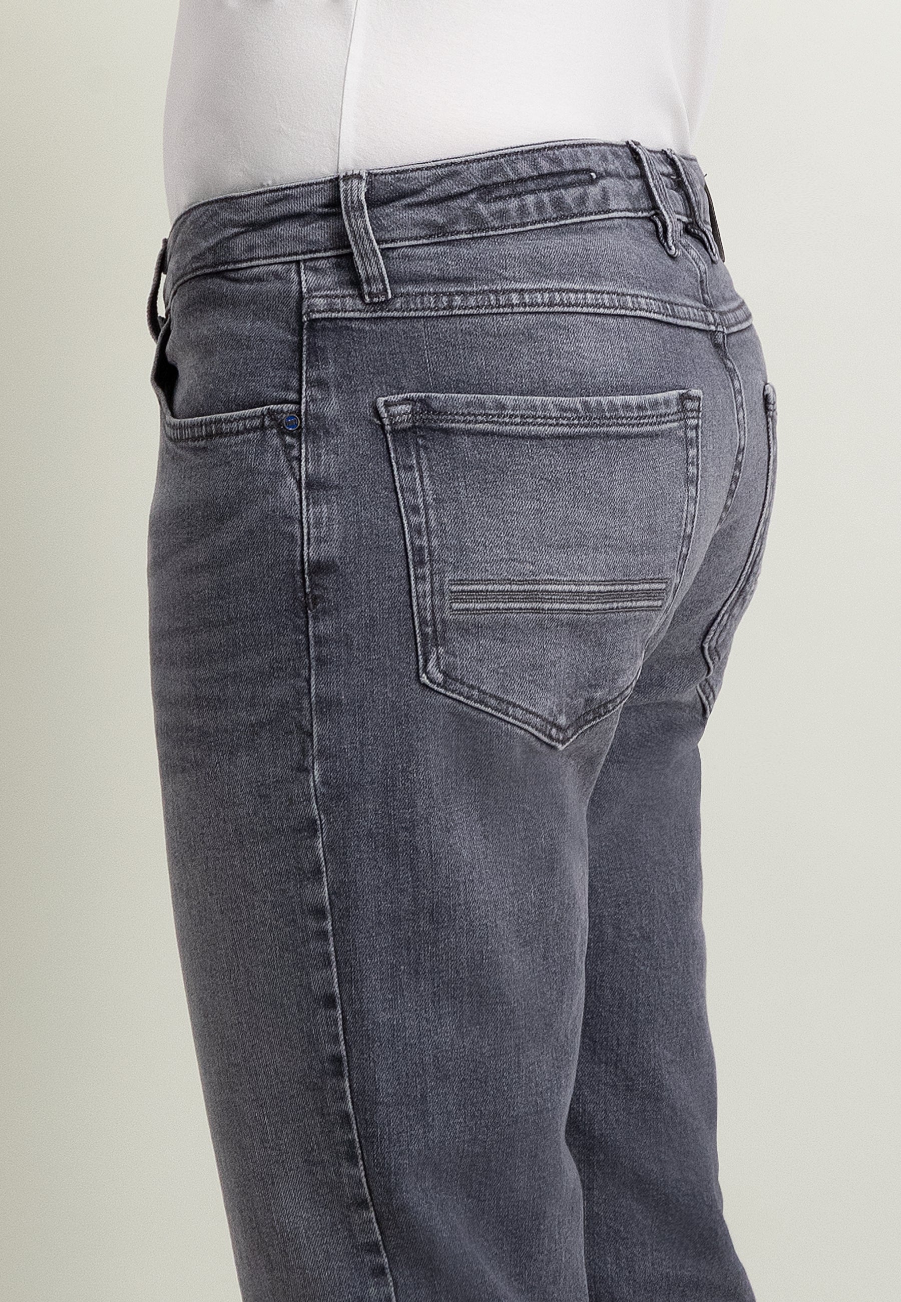 Jean 5 poches DRIVER coupe fuselée en denim stretch